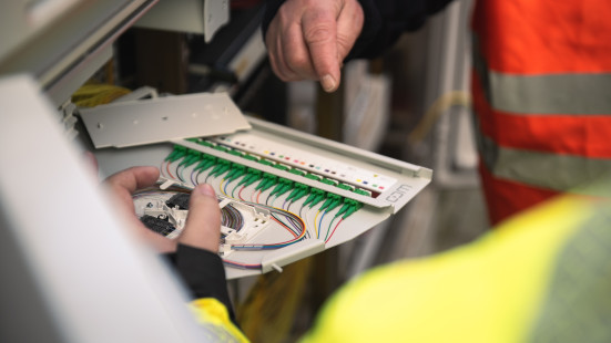 Mehr als 10.000 Kundinnen und Kunden im Landkreis Nordwestmecklenburg können bereits über die haarfeinen Glasfasern das superschnelle Internet nutzen